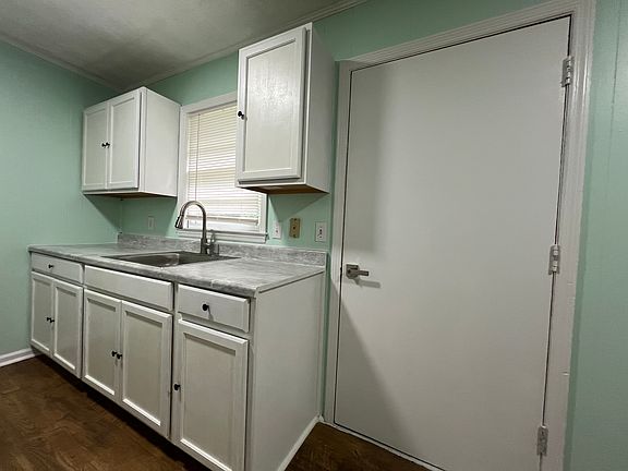 5th image of 105 Harwood St