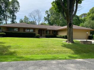 6921 N Beech Tree Dr, Glendale, WI 53209