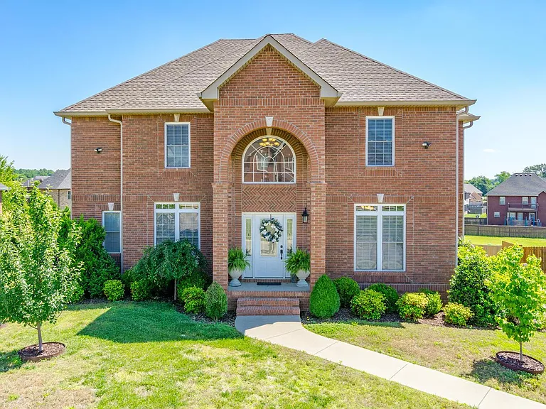 1533 Edgewater Ln — Photo 1