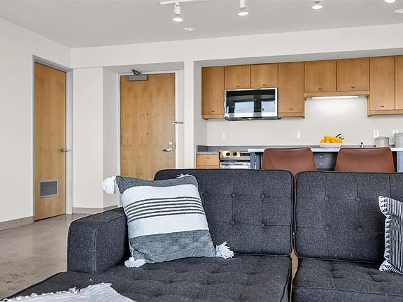 5th image of 221 E College St APT 801