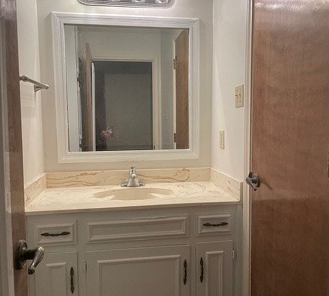 5th image of 3210 Elma Dr