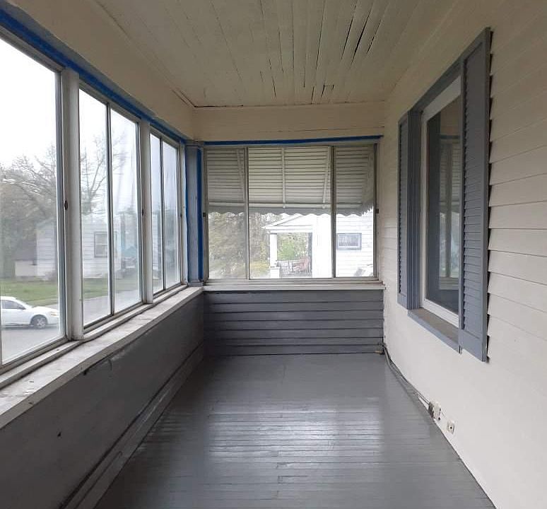 1st image of 410 W Evergreen Ave