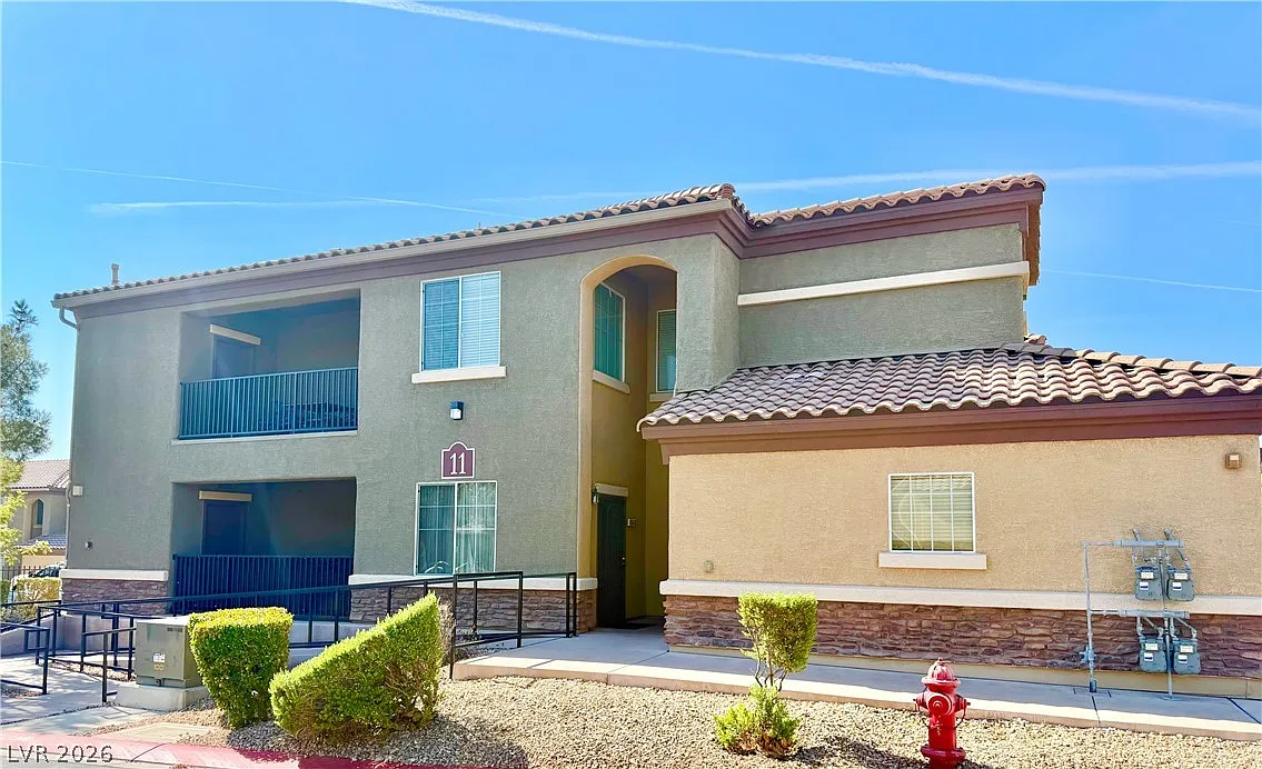 3 bed, 2.0 bath, 1255 sqft, $1,850 — Photo 2