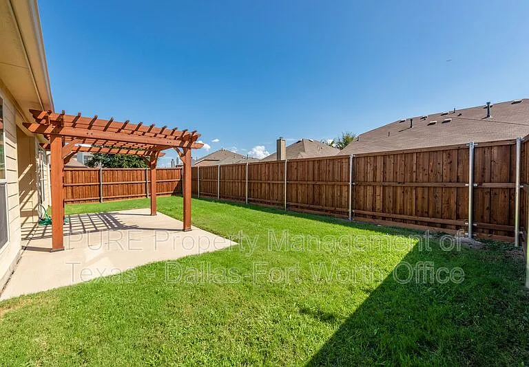 1012 Lake Hollow Dr — Photo 30