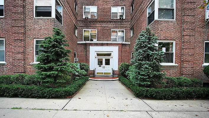 Sold by Benjamin Realty Since 1980 | media 24