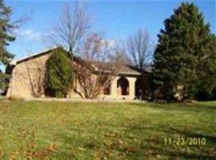 121 Mack Rd, Leonard, MI 48367