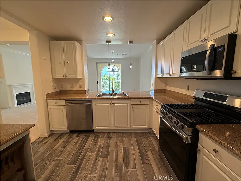 2250 Watermarke Pl — Photo 44
