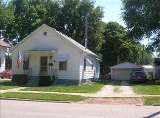 1106 S Lee St, Bloomington, IL 61701