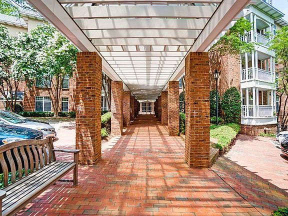 Queens at Granville Walkway