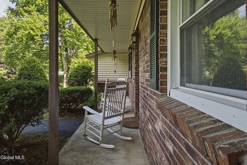 4th image of 42 Brookline Drive