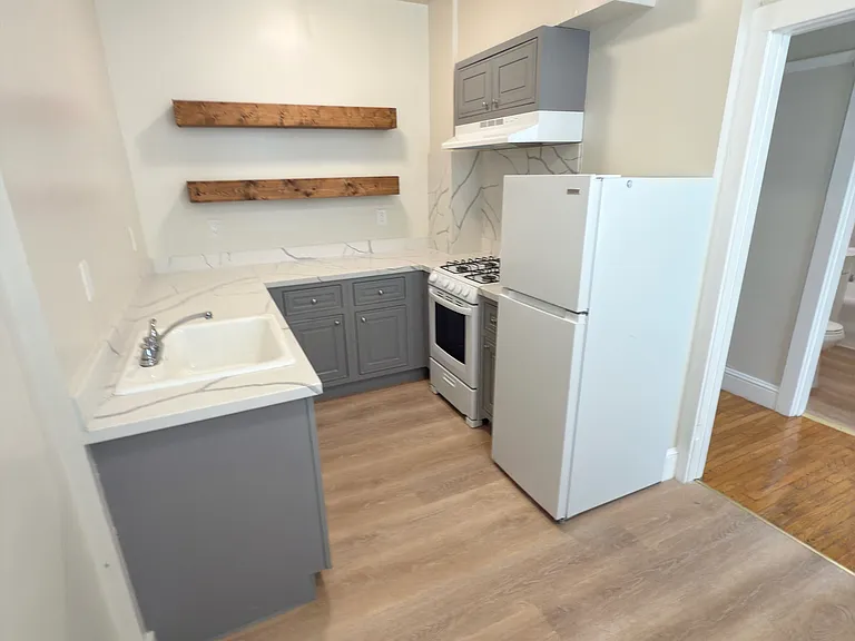 940 Bay St #1 — Photo 4