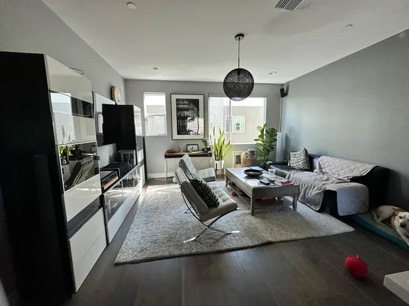 2284 Filbert St, Oakland, CA 94607