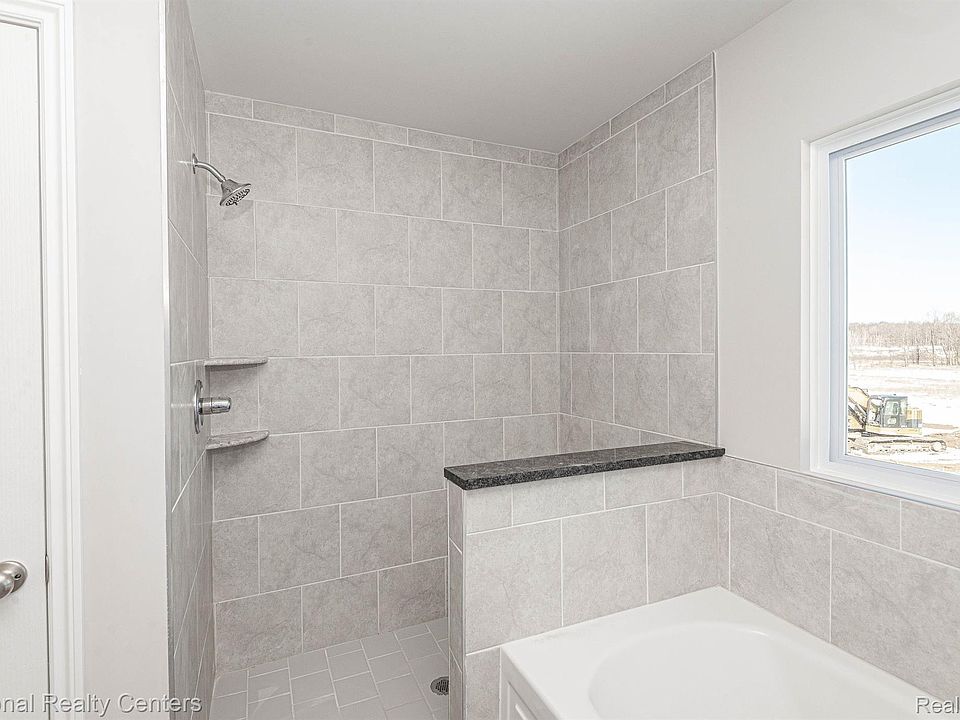 945 Guenevere Dr, photo 22