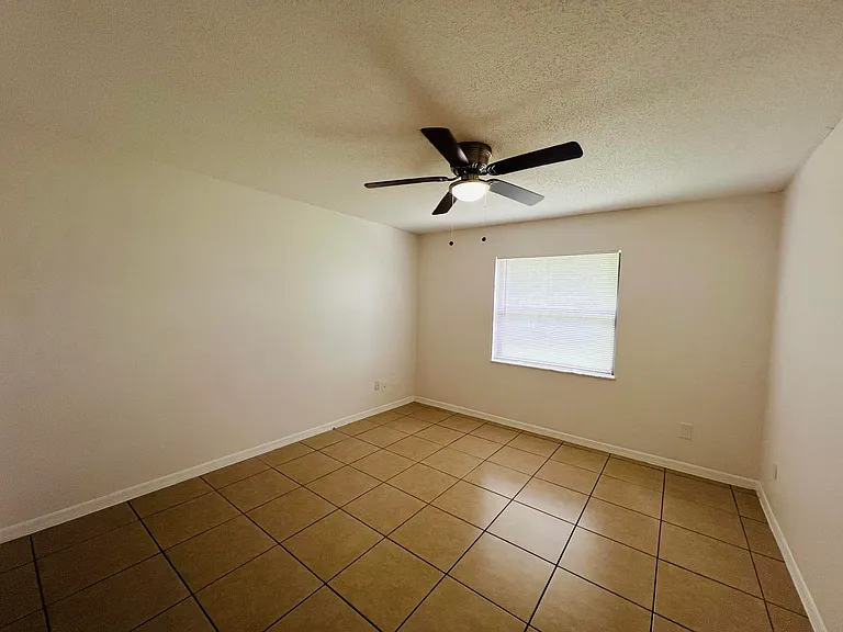 1217 Schumann Dr — Photo 15