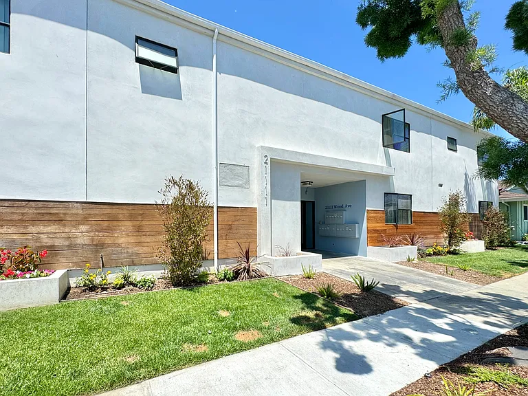21111 Wood Ave #0 — Photo 3