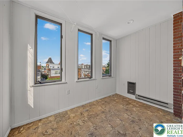 121 S 14th St — Photo 16