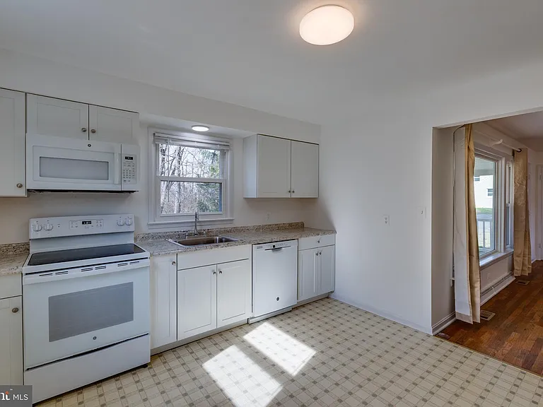 4297 Lunceford Ln — Photo 13