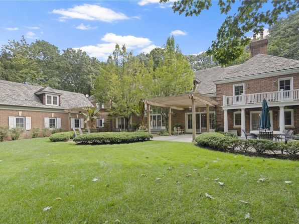 820 Bryant Avenue, Roslyn Harbor, NY 11576