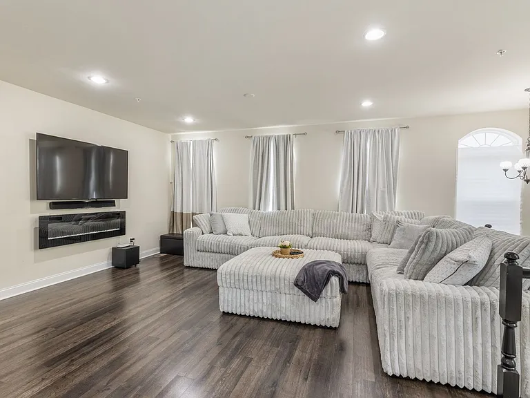 15200 Richard Bowie Ln — Photo 11