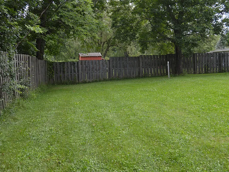 2135 Gates Ave — Photo 11