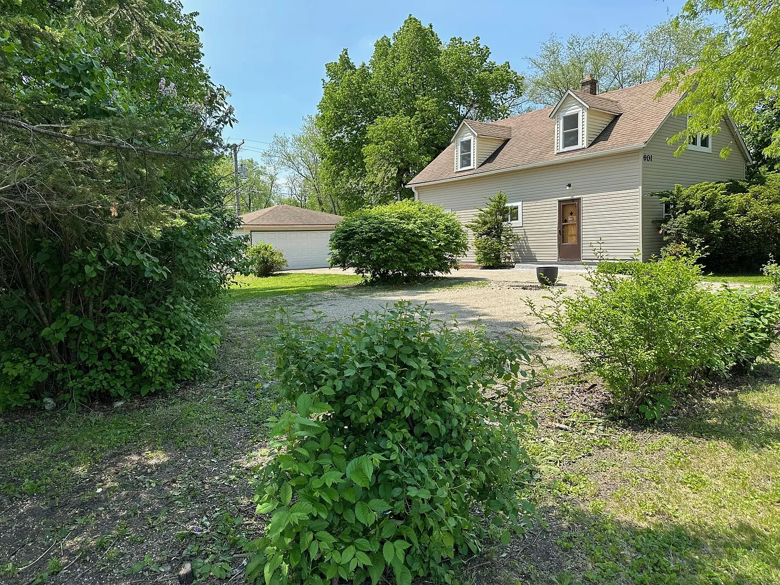 601 W Rollins Rd photo 1