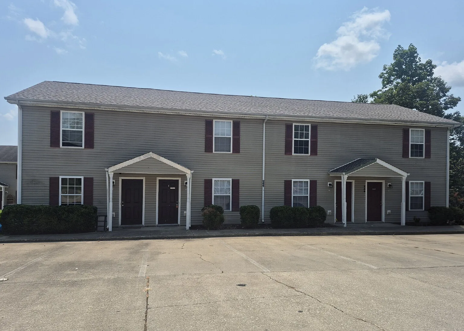 2 bed, 1.5 bath, 1020 sqft, $950 — Photo 1