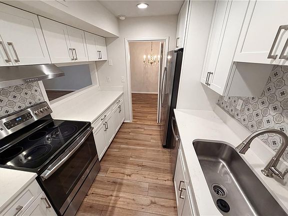 2nd image of 1013 Dunbar Dr
