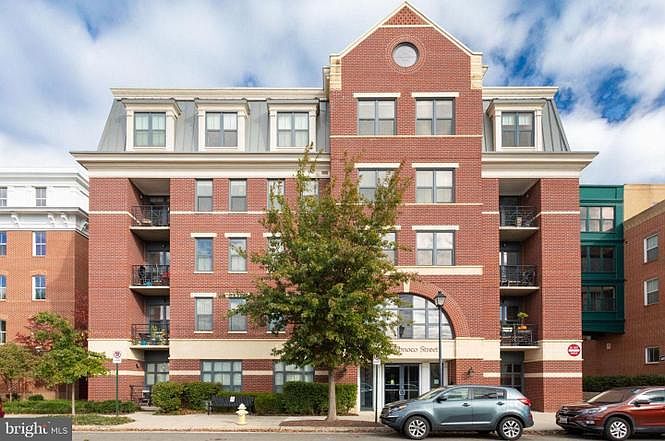 1st image of 1111 Oronoco St Unit 229