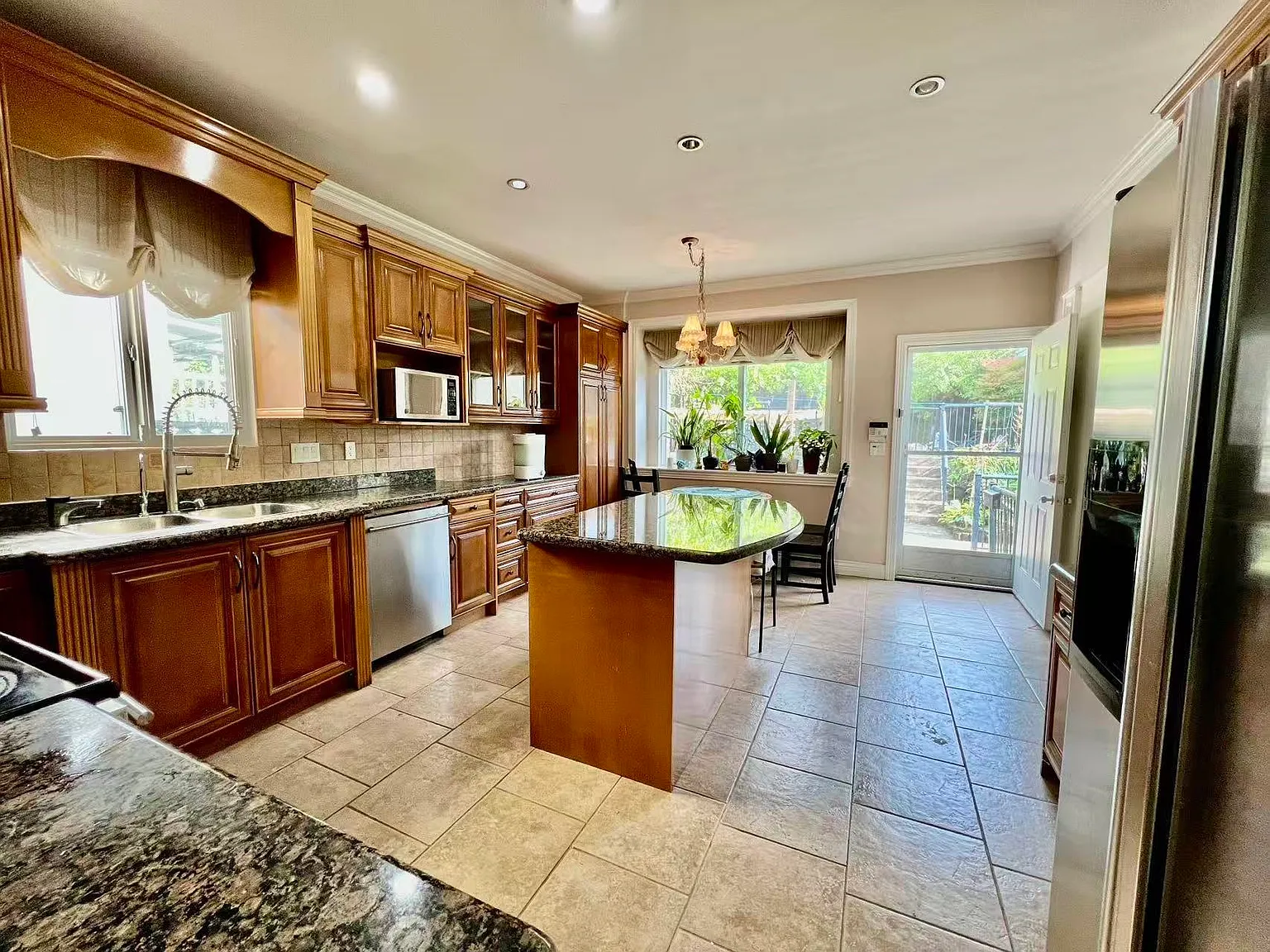 3 bed, 1500 sqft, $3,800 — Photo 4
