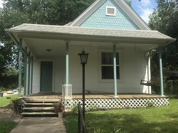 420 N State St, Caney, KS 67333