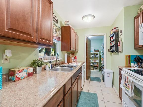3rd image of 4754 Meadow Dr