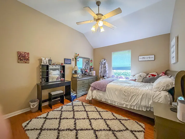 920 Carousel Dr — Photo 18