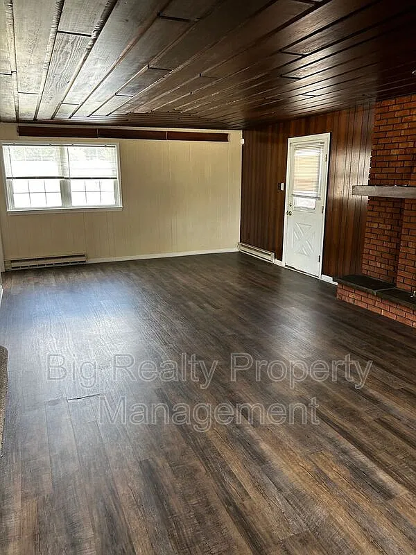 3 bed, 2.0 bath, $1,995 — Photo 2