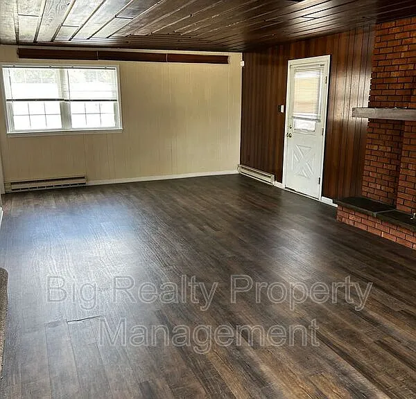 88 N Main St — Photo 2