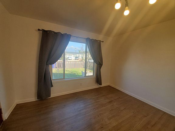 Large windows to front of house