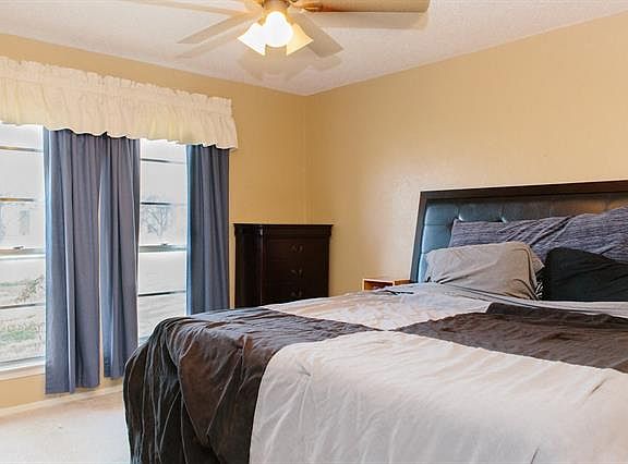4th image of 1427 W Braker Ln #B