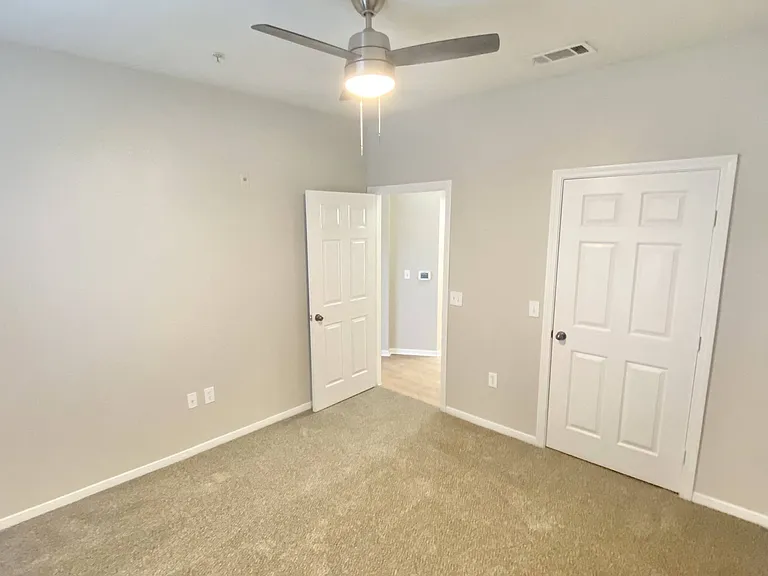 At Vance Jackson, we have all you need to feel right at home. Located in beautiful San Antonio, our prime location is near many restaurants, retail, and much more.