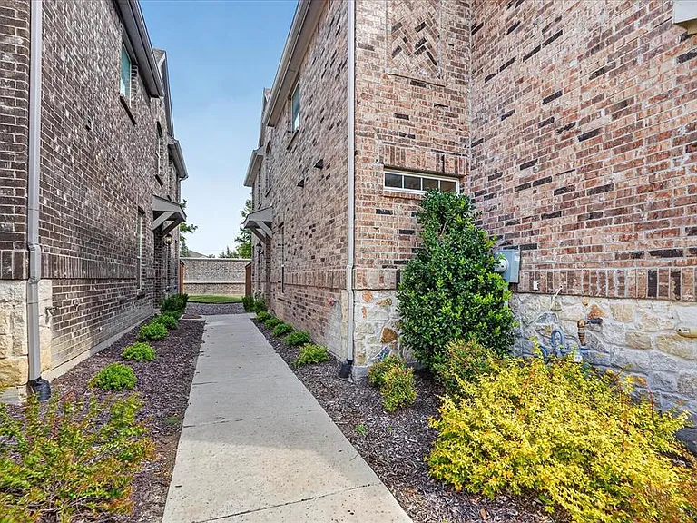 984 Emil Pl — Photo 16