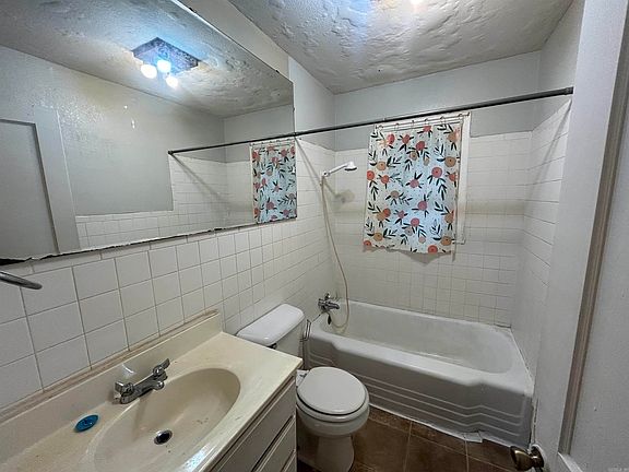 4th image of 107 Sonnet St