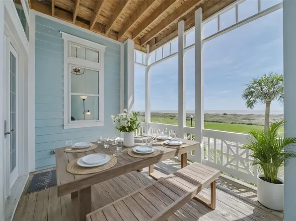 1830 Seaside Dr, Galveston, TX 77550