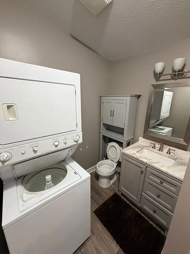 731 W Ellis St — Photo 4
