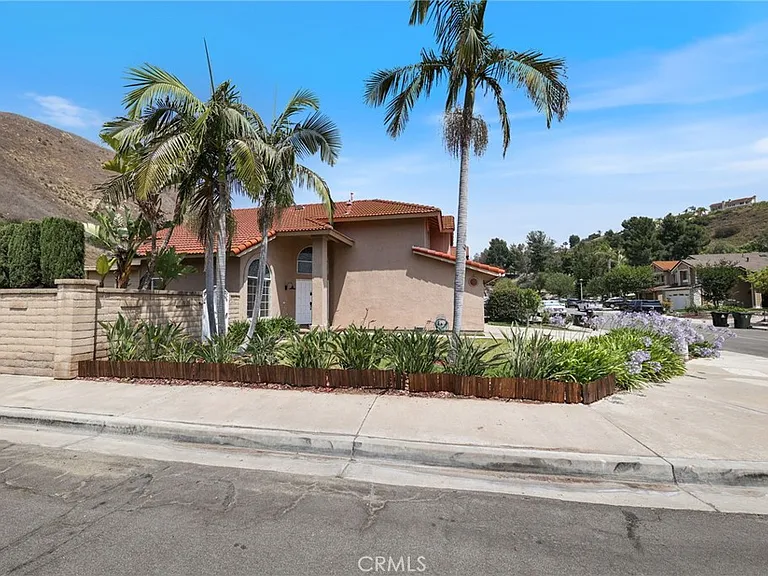 23205 Azela Cir — Photo 48