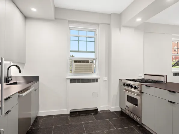 160 Cabrini Boulevard image 3 of 11