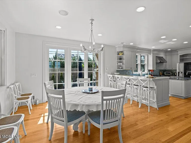1043 Barnegat Ln — Photo 16