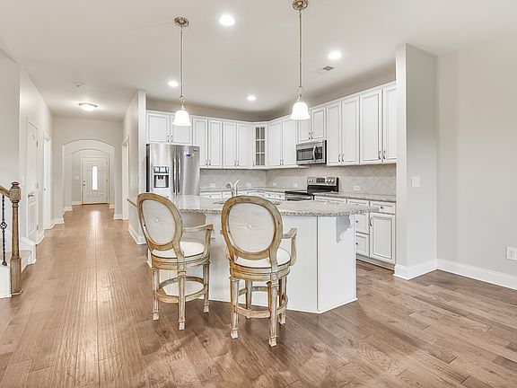 5th image of 835 Meadowcrest Way