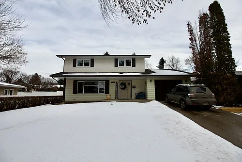 1047 Adamson Cres Photo 1