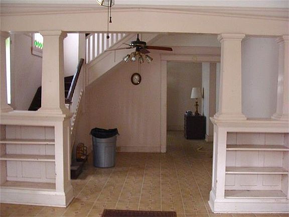 4th image of 127 Sherwood Forest Dr