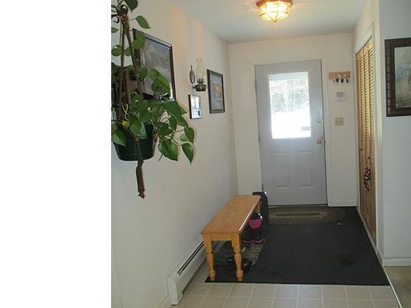 3rd image of 412 Morse Rd