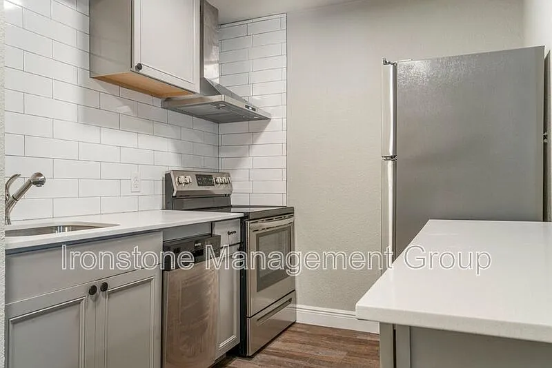 1 bed, 1.0 bath, 600 sqft, $995 — Photo 4