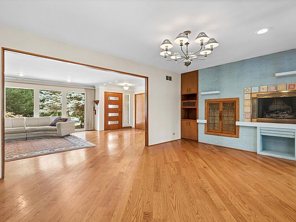 3rd image of 1655 Forest Dr